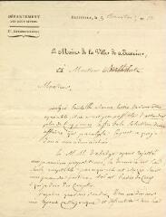 Lettres du maire de Bressuire au sieur de Berthelot concernant un litige avec le sieur d'Abbadie sur l'alignement du mur de clôture d'un jardin lui appartenant (2 p. pap., an XIII).