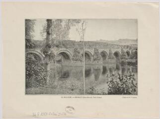 Airvault. Pont romain. – [S.l.] : Cliché de M. P. Robert, [s.d.]. – 1 impression photomécanique (illustration) : papier, noir et blanc ; 22 × 29,5 cm (image).