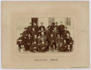 1 vue  - Niort. Lycée de Niort. [Année scolaire] 1880-1881. (ouvre la visionneuse)
