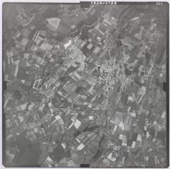 1 vue  - Melle. Vue aérienne / cliché du Centre de Documentation de Photographies Aériennes. (ouvre la visionneuse)