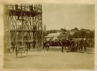 1 vue  - Niort. Concours de pompes du 19 mai 1902. Place de la Brèche. (ouvre la visionneuse)