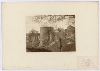 1 vue Bressuire. Ruines du château de Bressuire. Tour de la fontaine.