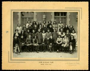 1 vue  - Niort. Lycée de jeunes filles. [Année scolaire] 1946-1947. (ouvre la visionneuse)