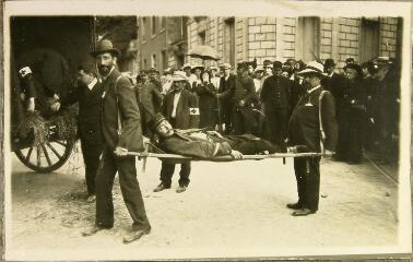 1 vue  - Arrivée des premiers blessés, aout 1914 (ouvre la visionneuse)