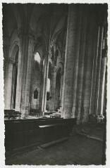 1 vue  - Airvault. L\'église Saint-Pierre. – La Rochelle : Éd. d\'Art Raymond Bergevin, [s.d.]. – 1 photographie positive (tirage) : papier, noir et blanc ; 9 x 14 cm (image). (ouvre la visionneuse)