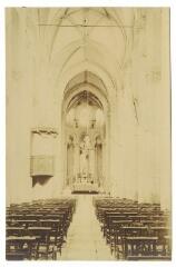 1 vue  - Airvault. Intérieur de l\'église. – Poitiers : Jules Robuchon, [s.d.]. – 1 photographie positive (tirage) : papier, noir et blanc ; 14 × 9 cm (image). (ouvre la visionneuse)