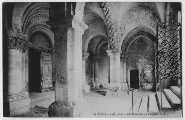 1 vue  - Airvault. Le porche de l\'église (XIIème siècle). (ouvre la visionneuse)